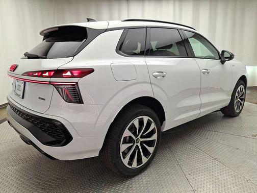 Glacier White Metallic 2026 Audi Q3 TFSI quattro S tronic