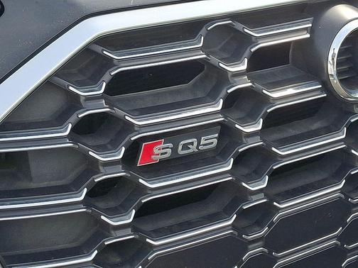 Mythos Black Metallic 2023 Audi SQ5 3.0T Prestige