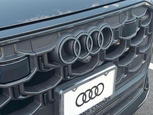 Mythos Black Metallic 2026 Audi Q8 55 Premium Plus