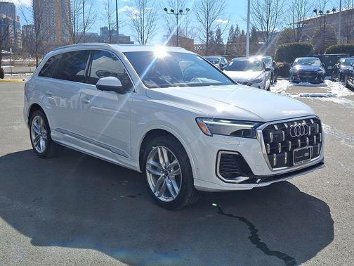 2025 Audi Q7 55 Premium Plus