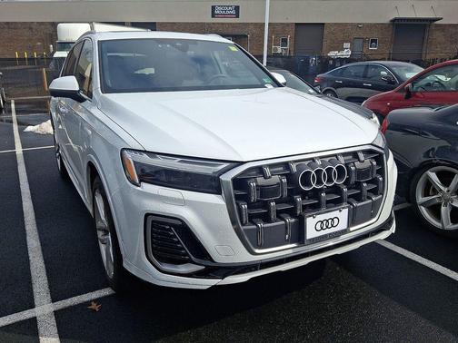 2025 Audi Q7 55 Premium Plus