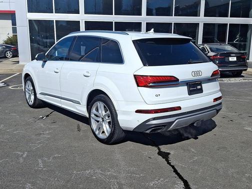 2025 Audi Q7 55 Premium Plus