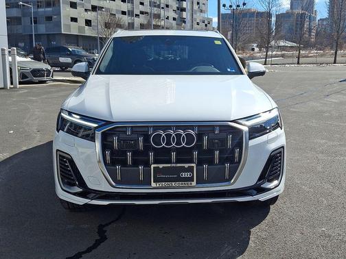 2025 Audi Q7 55 Premium Plus
