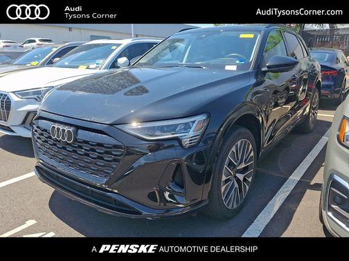 Mythos Black Metallic 2024 Audi Q8 e-tron Prestige