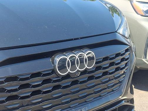 Mythos Black Metallic 2024 Audi Q8 e-tron Prestige