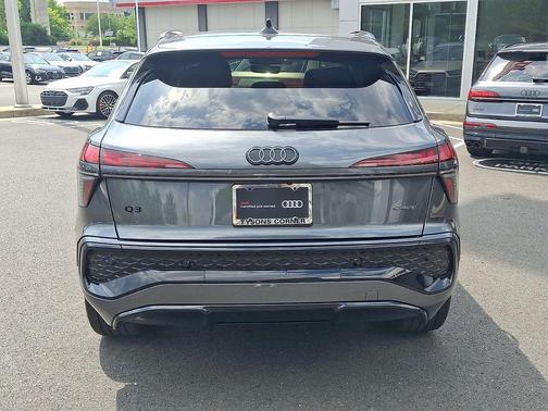 Daytona Gray Pearl Effect 2026 Audi Q3 TFSI quattro S tronic