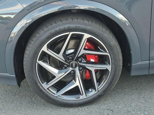 Magnet Gray 2027 Audi SQ6 e-tron Prestige