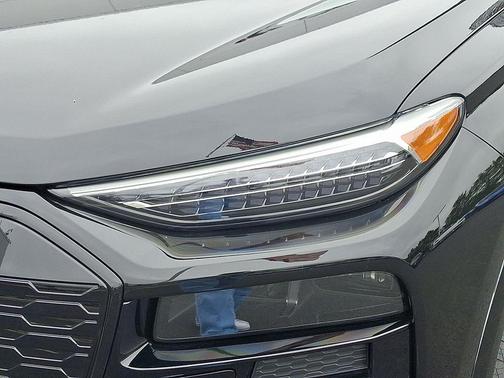 2025 Audi Q6 e-tron Premium Plus quattro