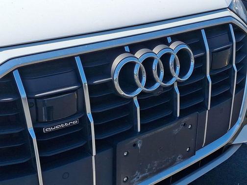 Carrara White 2023 Audi Q7 45 Premium
