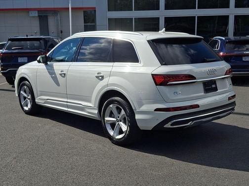 Carrara White 2023 Audi Q7 45 Premium