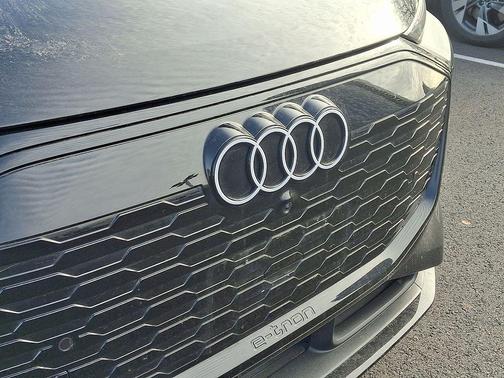 2025 Audi Q6 e-tron Premium Plus quattro
