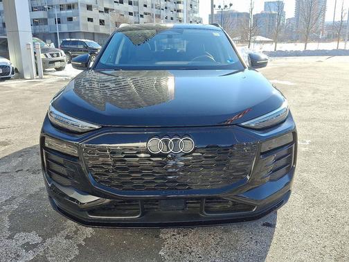 2025 Audi Q6 e-tron Premium Plus quattro
