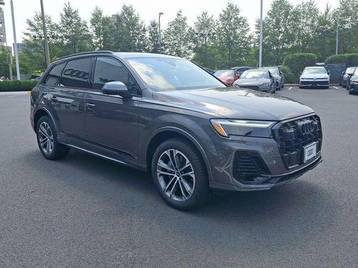 Samurai Gray Metallic 2026 Audi Q7 45 Premium