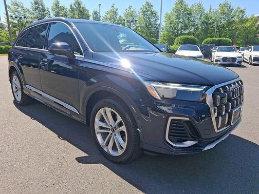 Waitomo Blue Metallic 2025 Audi Q7 45 Premium