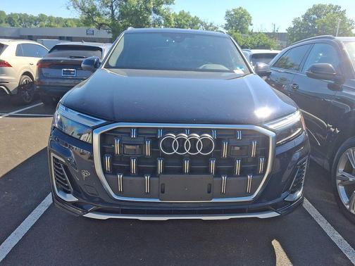 Waitomo Blue Metallic 2025 Audi Q7 45 Premium
