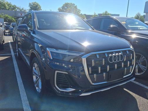 Waitomo Blue Metallic 2025 Audi Q7 45 Premium