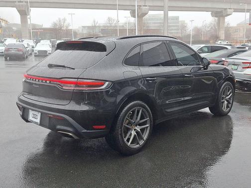 2022 Porsche Macan Base