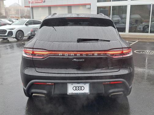 2022 Porsche Macan Base