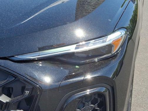 Mythos Black Metallic 2026 Audi Q5 2.0T Technik