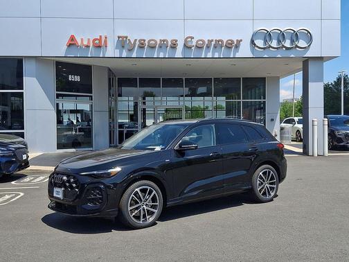 Mythos Black Metallic 2026 Audi Q5 2.0T Technik