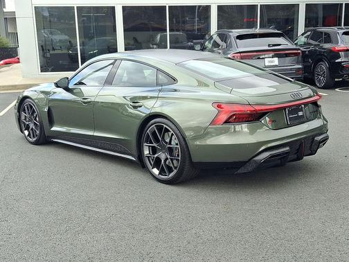 Bedford Green 2025 Audi RS e-tron GT performance