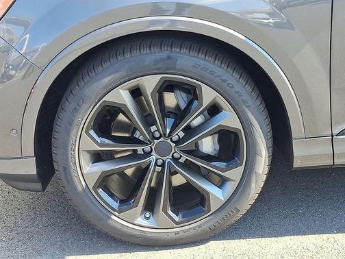 Samurai Gray Metallic 2026 Audi Q7 55 Premium Plus