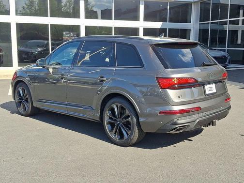 Samurai Gray Metallic 2026 Audi Q7 55 Premium Plus