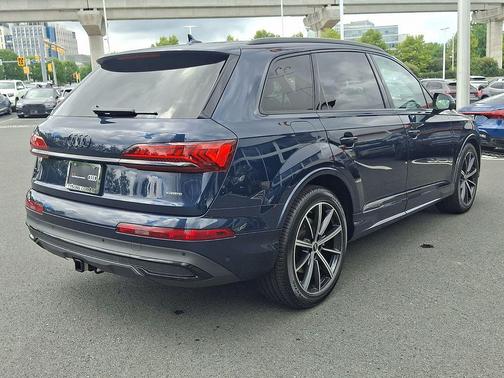 Waitomo Blue Metallic 2023 Audi Q7 55 Prestige