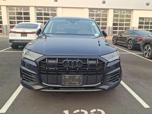 Waitomo Blue Metallic 2023 Audi Q7 55 Prestige