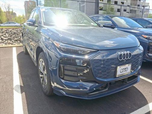 2025 Audi Q6 e-tron Premium Plus quattro