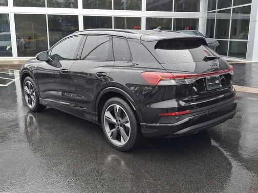 Mythos Black Metallic 2024 Audi Q4 e-tron Premium Plus 55 quattro