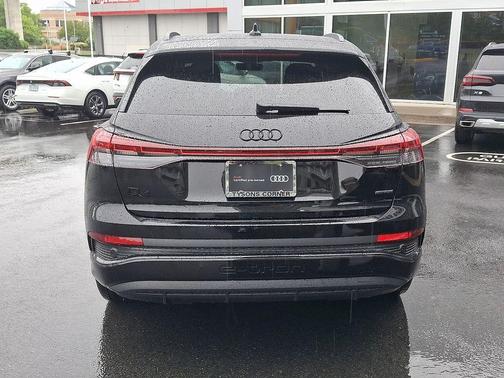 Mythos Black Metallic 2024 Audi Q4 e-tron Premium Plus 55 quattro