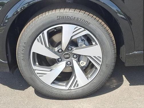 2025 Audi Q6 e-tron Premium quattro