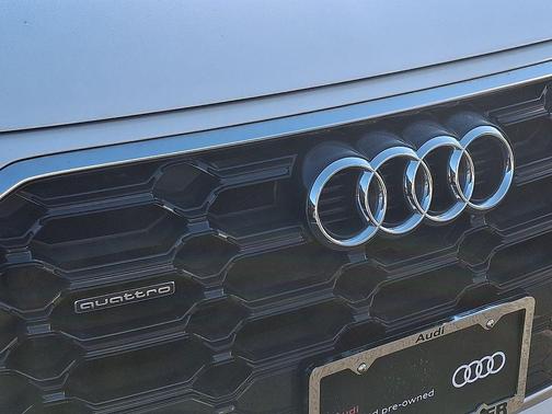 Glacier White 2023 Audi Q5 45 S line Premium