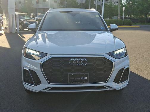 Glacier White 2023 Audi Q5 45 S line Premium