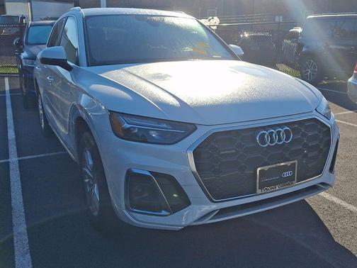 Glacier White 2023 Audi Q5 45 S line Premium