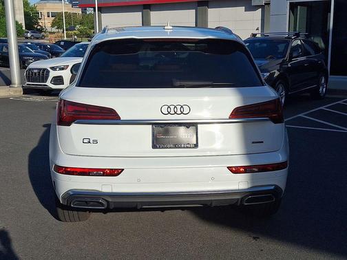 Glacier White 2023 Audi Q5 45 S line Premium