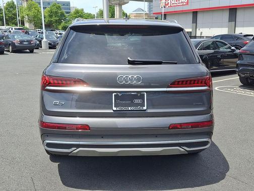 Samurai Gray Metallic 2023 Audi Q7 45 Premium Plus