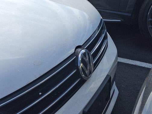 Pure White 2016 Volkswagen Jetta 1.8T Sport