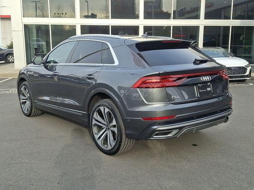 2022 Audi Q8 55 Premium Plus