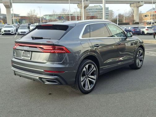 2022 Audi Q8 55 Premium Plus