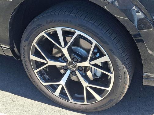 Mythos Black Metallic 2026 Audi Q3 TFSI quattro S tronic