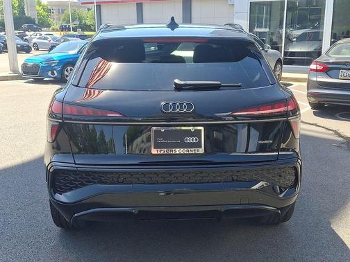 Mythos Black Metallic 2026 Audi Q3 TFSI quattro S tronic