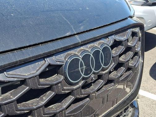 Mythos Black Metallic 2026 Audi Q3 TFSI quattro S tronic