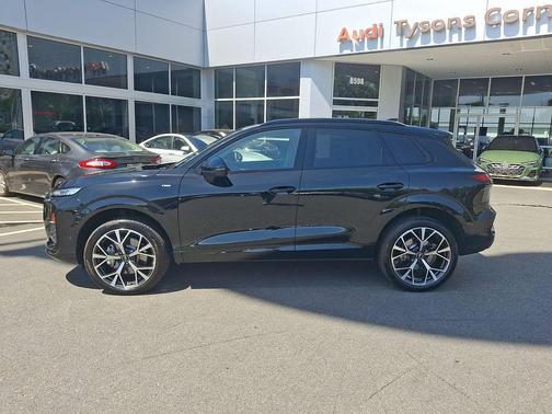 Mythos Black Metallic 2026 Audi Q3 TFSI quattro S tronic
