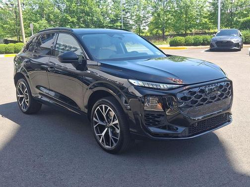 Mythos Black Metallic 2026 Audi Q3 TFSI quattro S tronic