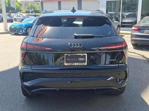 Mythos Black Metallic 2026 Audi Q3 S line