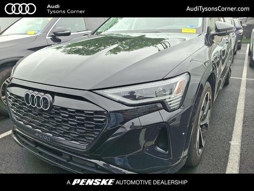 Mythos Black Metallic 2024 Audi Q8 e-tron Prestige