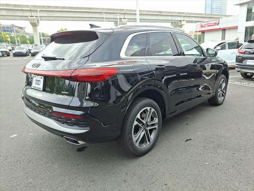 2025 Audi Q5 Premium