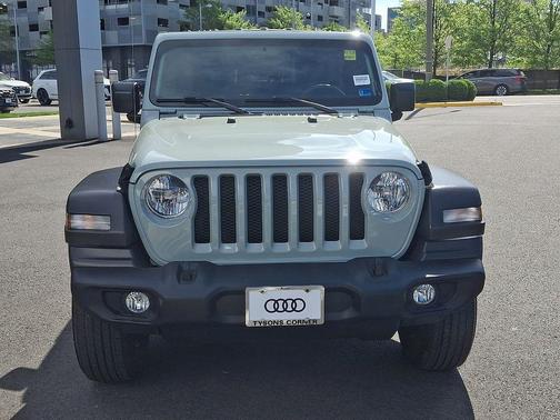 Earl Clearcoat 2023 Jeep Wrangler Sport